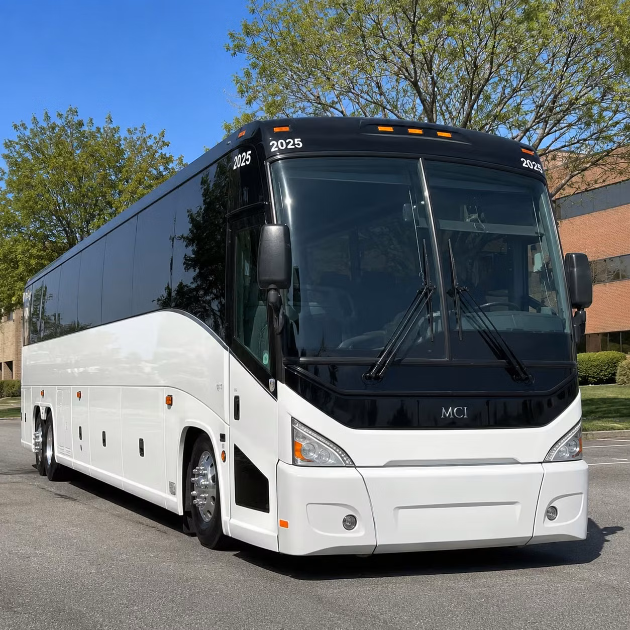 you can find and book long distance transportation in miami beach and any nearby city